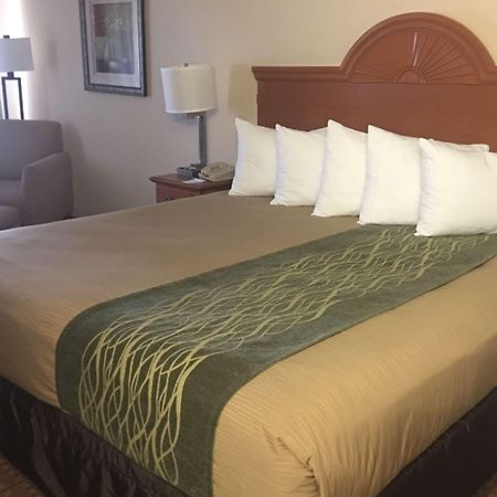 Super 8 By Wyndham Great Bend Otel Dış mekan fotoğraf