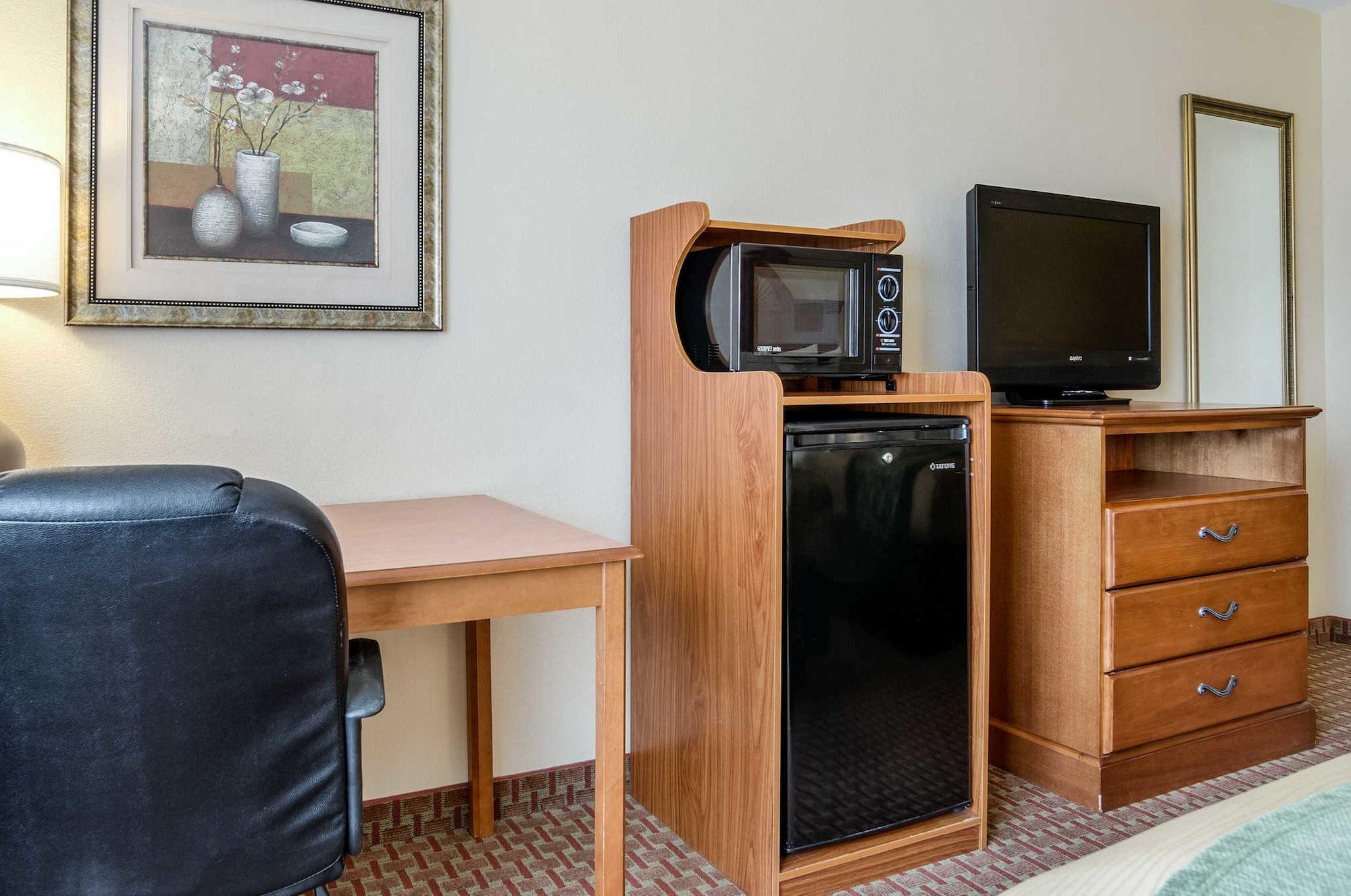 Super 8 By Wyndham Great Bend Otel Dış mekan fotoğraf