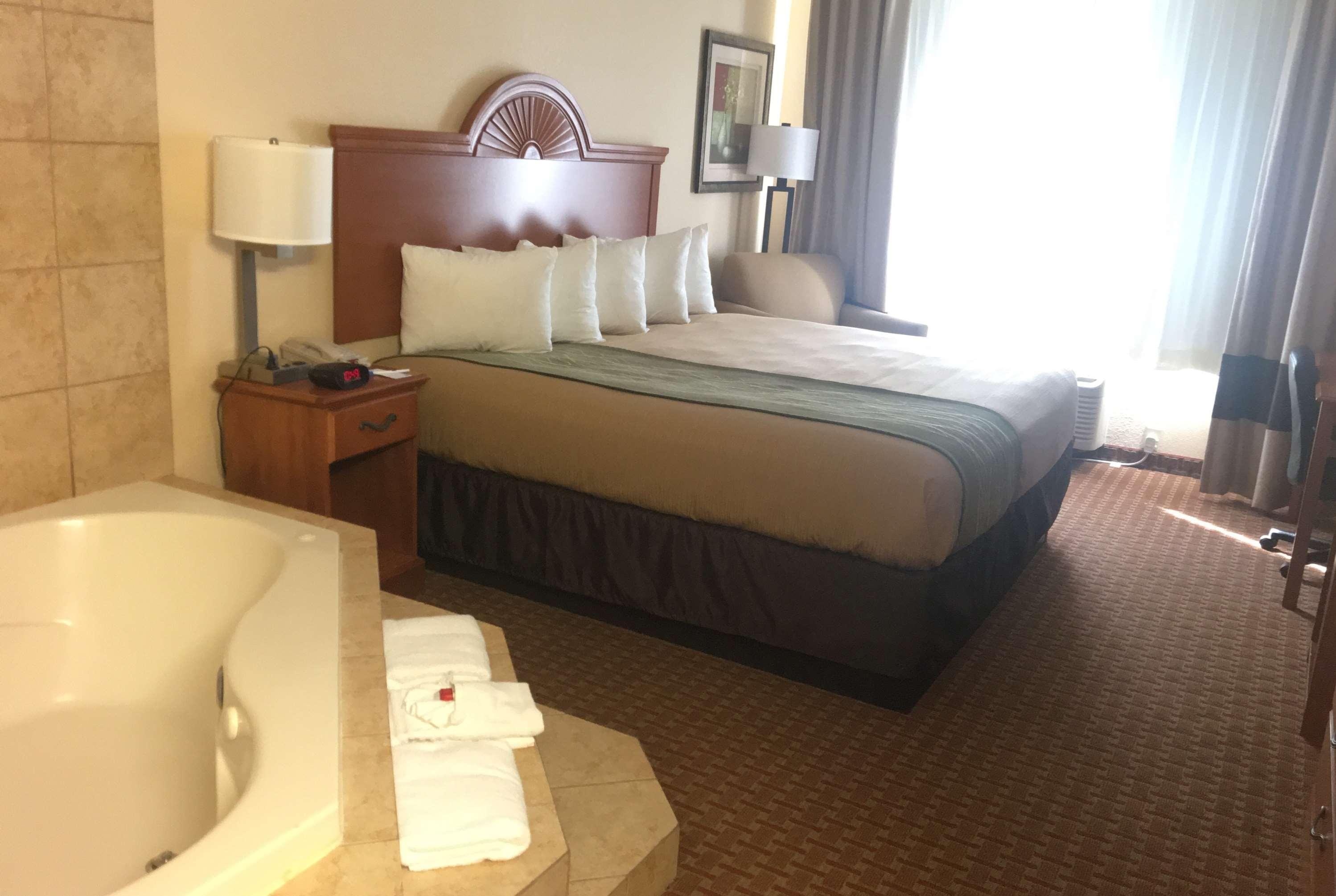 Super 8 By Wyndham Great Bend Otel Dış mekan fotoğraf