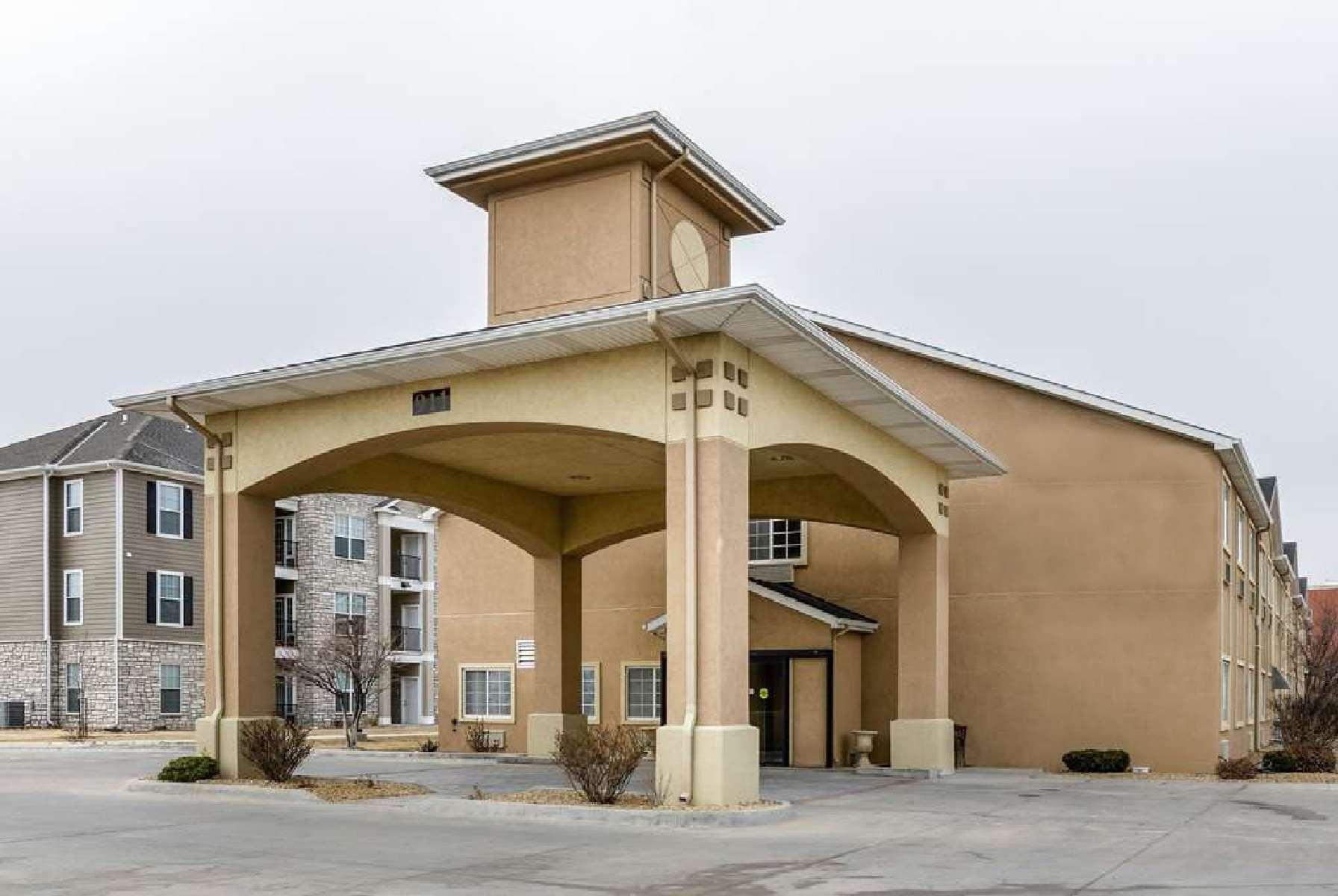Super 8 By Wyndham Great Bend Otel Dış mekan fotoğraf