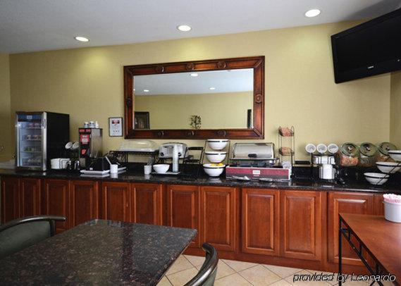 Super 8 By Wyndham Great Bend Otel Restoran fotoğraf