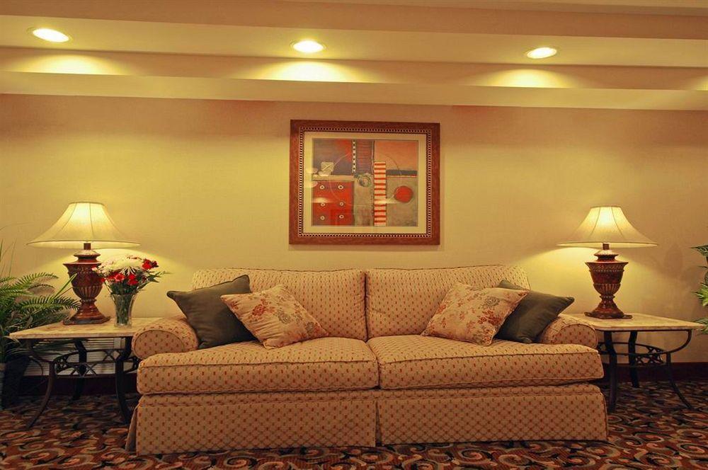 Super 8 By Wyndham Great Bend Otel Dış mekan fotoğraf