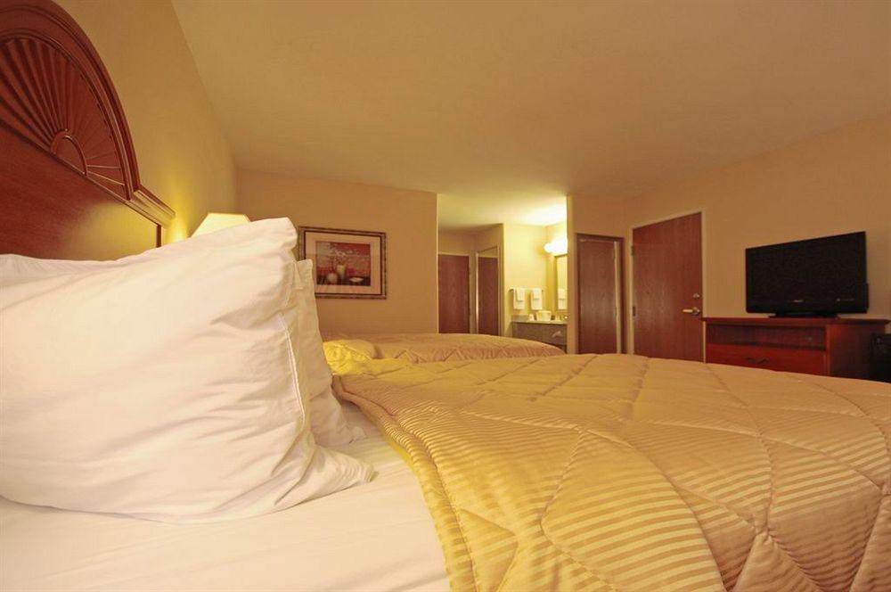 Super 8 By Wyndham Great Bend Otel Dış mekan fotoğraf