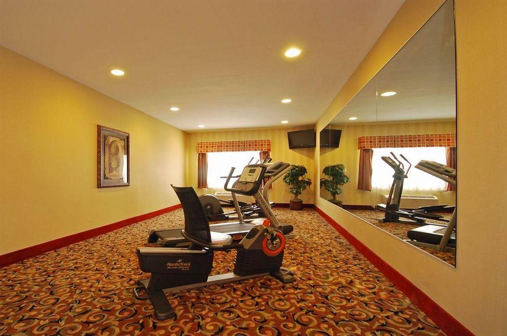 Super 8 By Wyndham Great Bend Otel Dış mekan fotoğraf