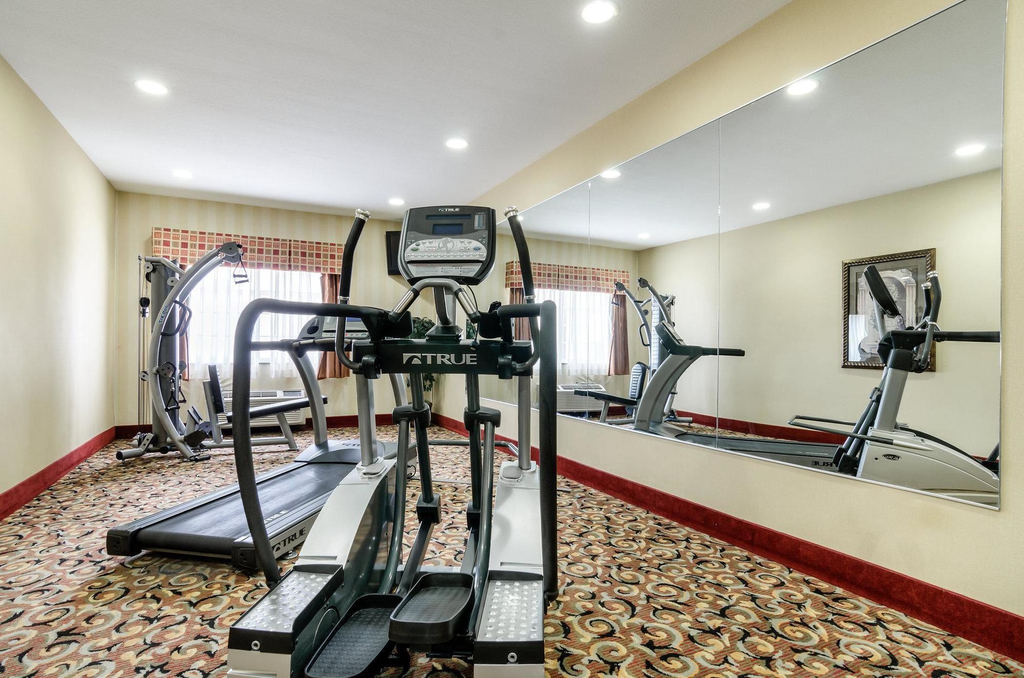Super 8 By Wyndham Great Bend Otel Dış mekan fotoğraf