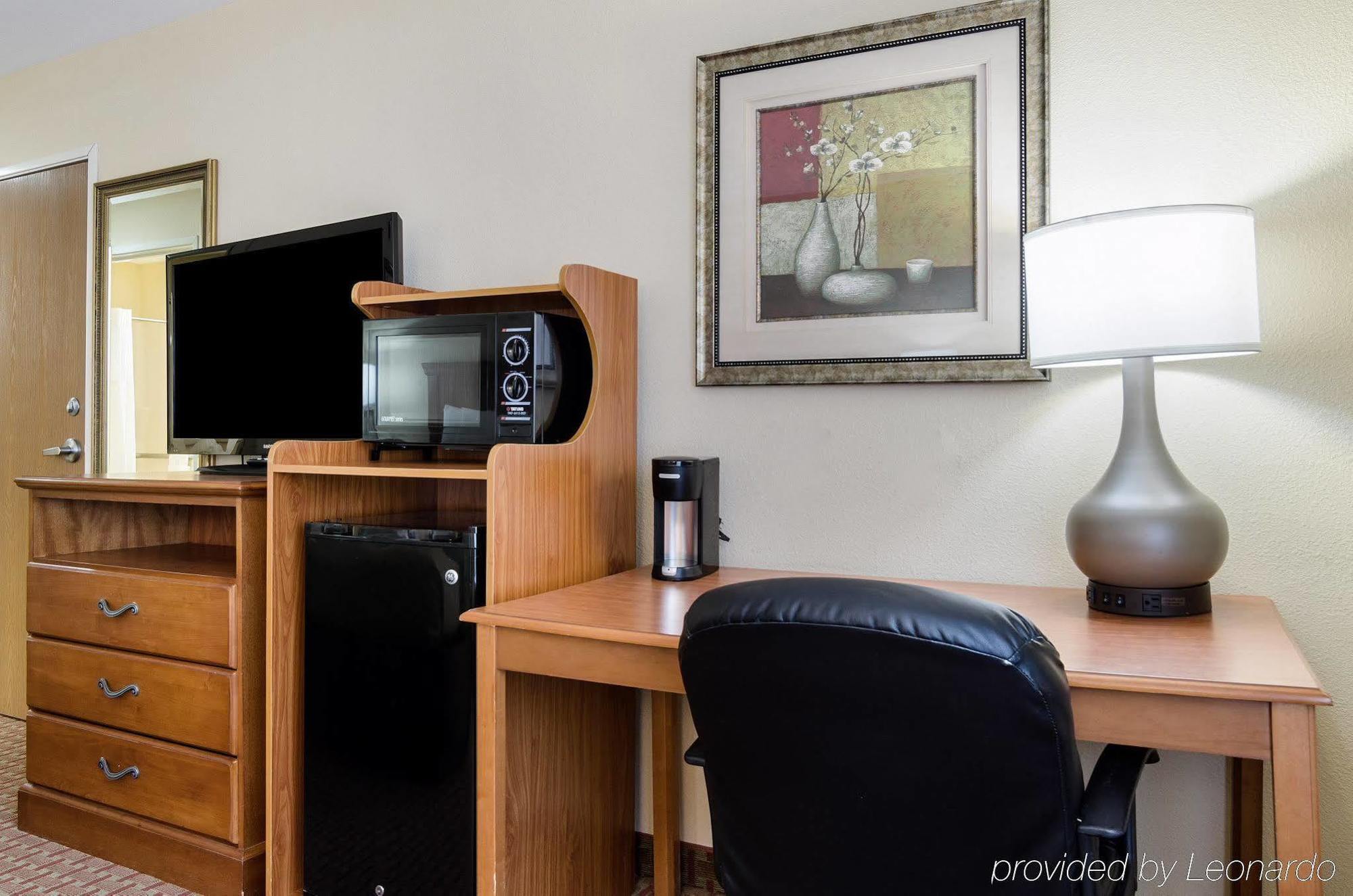 Super 8 By Wyndham Great Bend Otel Dış mekan fotoğraf