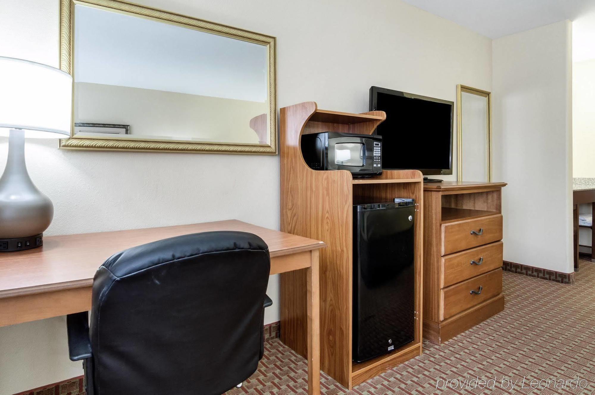 Super 8 By Wyndham Great Bend Otel Dış mekan fotoğraf