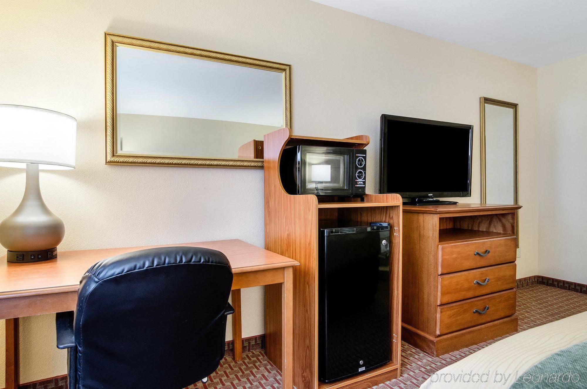 Super 8 By Wyndham Great Bend Otel Dış mekan fotoğraf