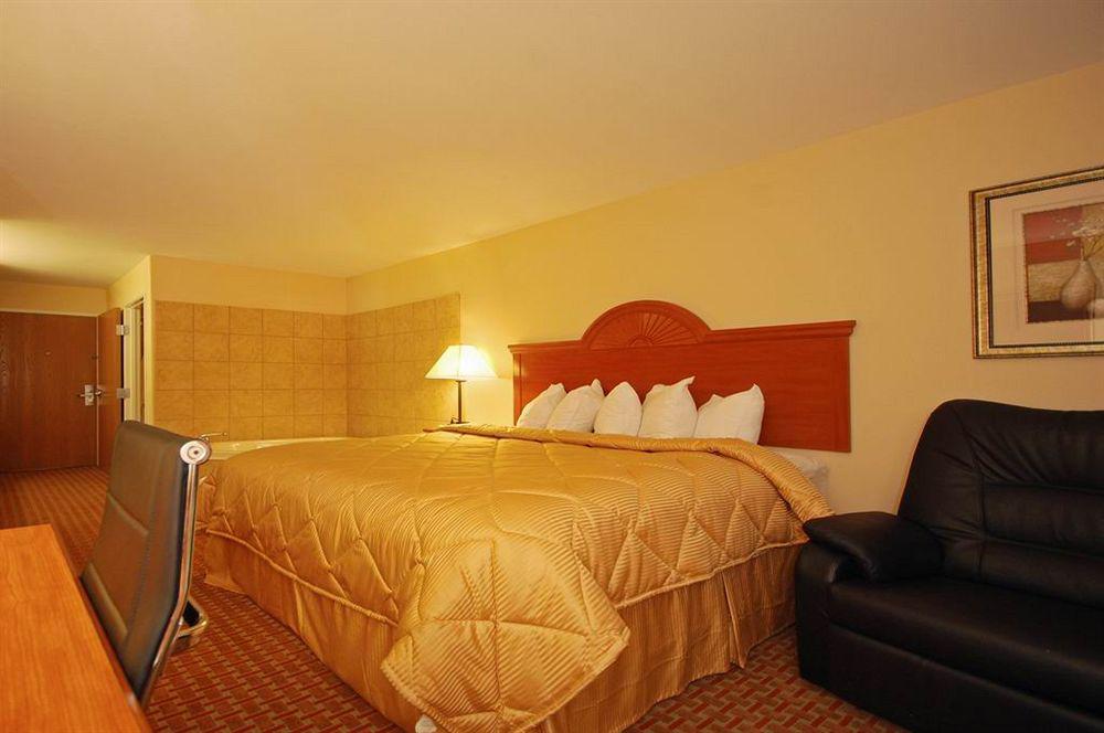 Super 8 By Wyndham Great Bend Otel Oda fotoğraf