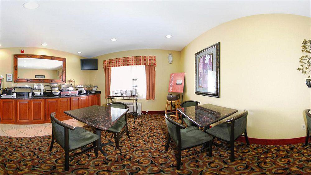 Super 8 By Wyndham Great Bend Otel Dış mekan fotoğraf