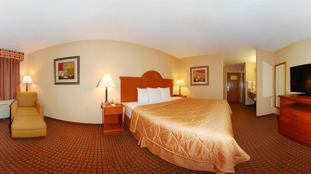 Super 8 By Wyndham Great Bend Otel Dış mekan fotoğraf